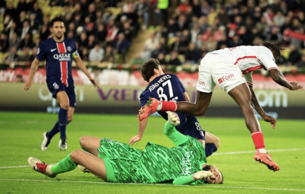 包含摩纳哥球员遭遇比赛中伤，或将缺席多轮比赛的词条