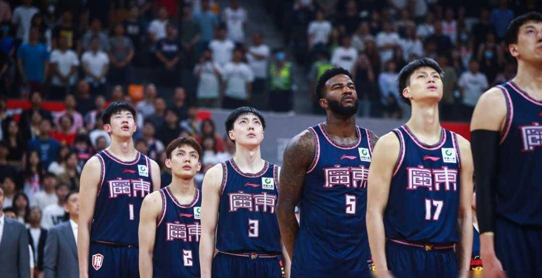 球队战术调整，备战新赛季直指总冠军