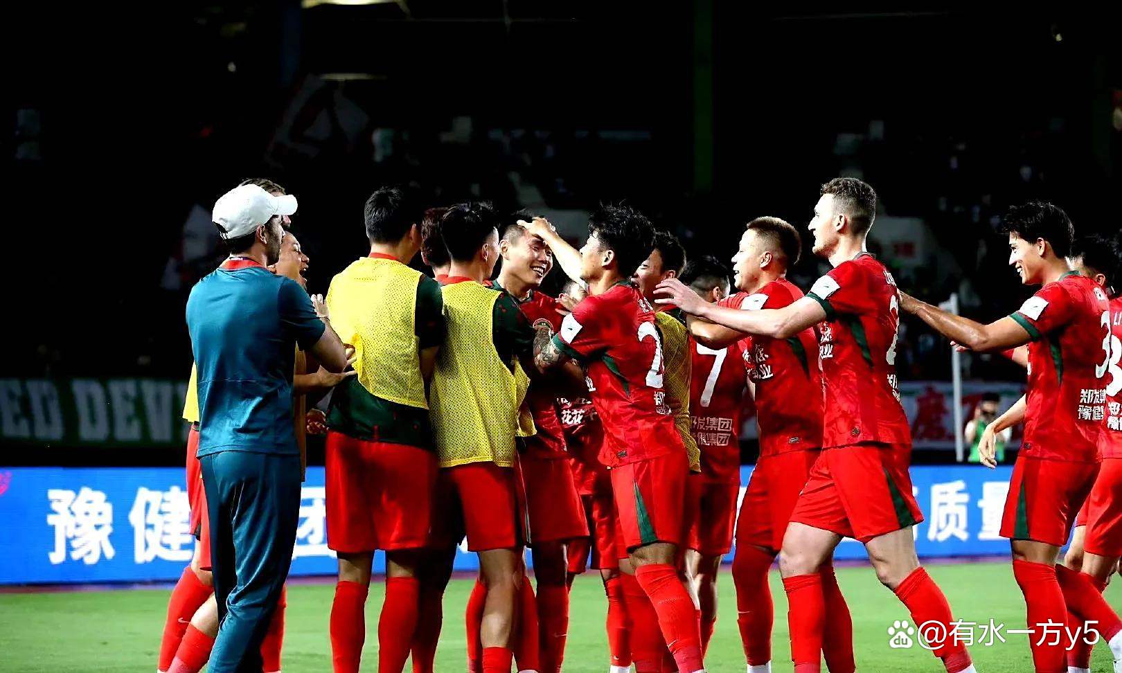 中超联赛进入白热化阶段，各支队伍实力均衡