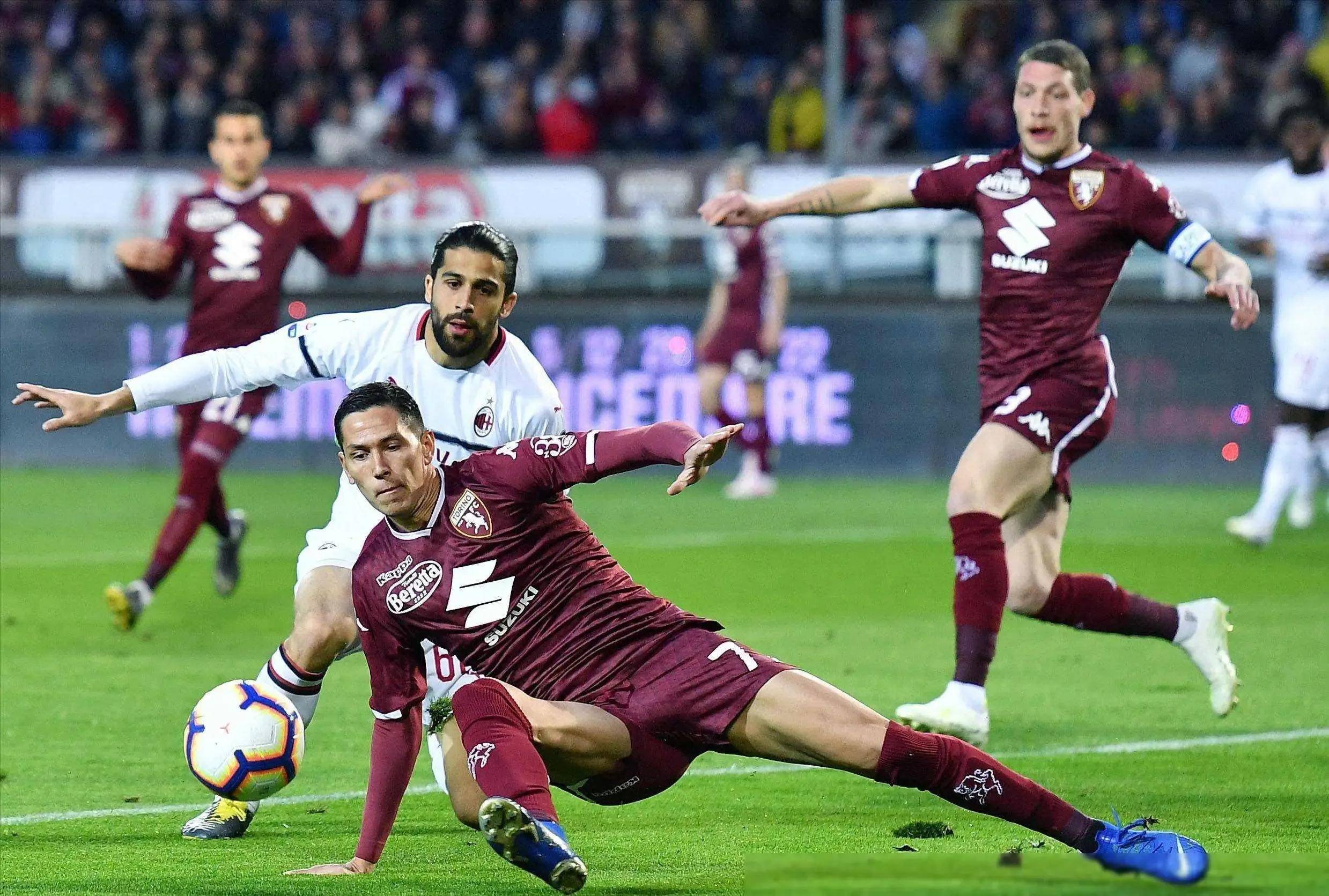 包含在都灵的比赛中，佛罗伦萨保持不败的词条