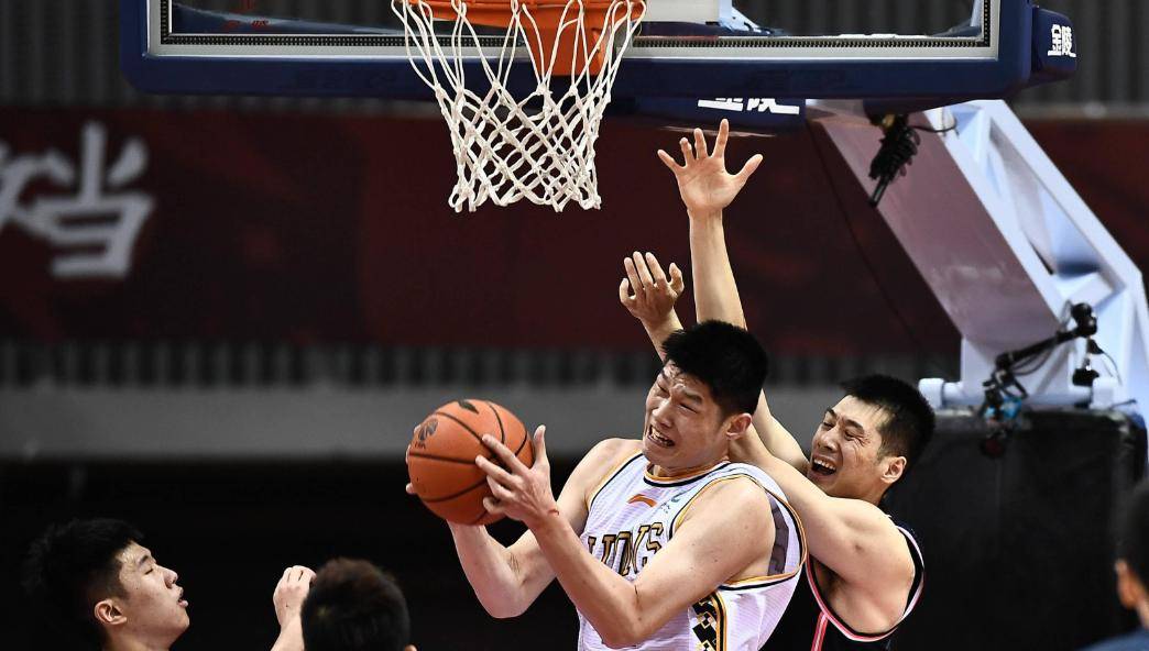 包含篮球赛场上悬念不断，胜负悬于一线的词条