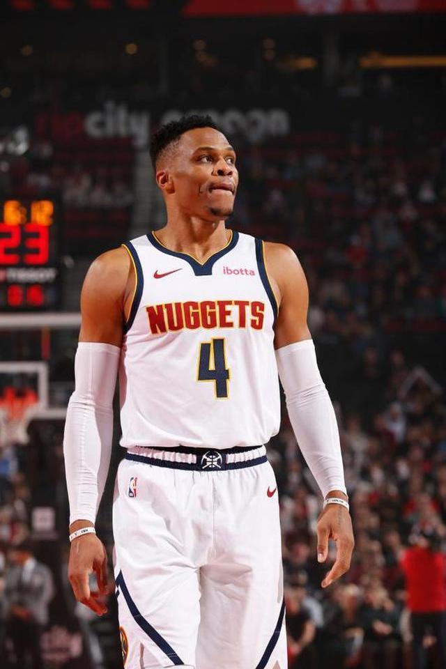 包含掘金队客场不敌开拓者，全队愧失机会的词条