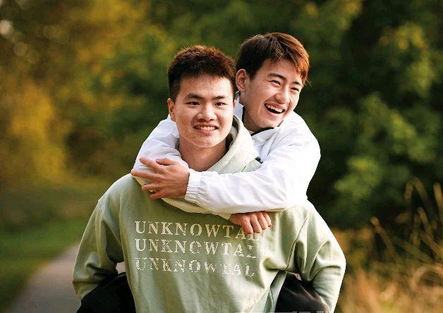 关于印尼羽毛球队鏖战英格兰羽毛球队，安赛龙统治全场的信息