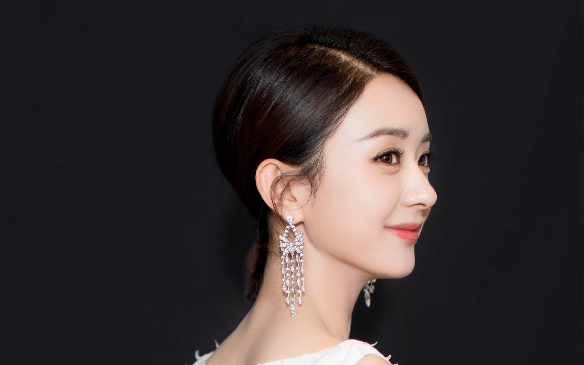 黑白直播nba-燃尽费城的双星，乔治刷新纪录之夜，步行者力克76人