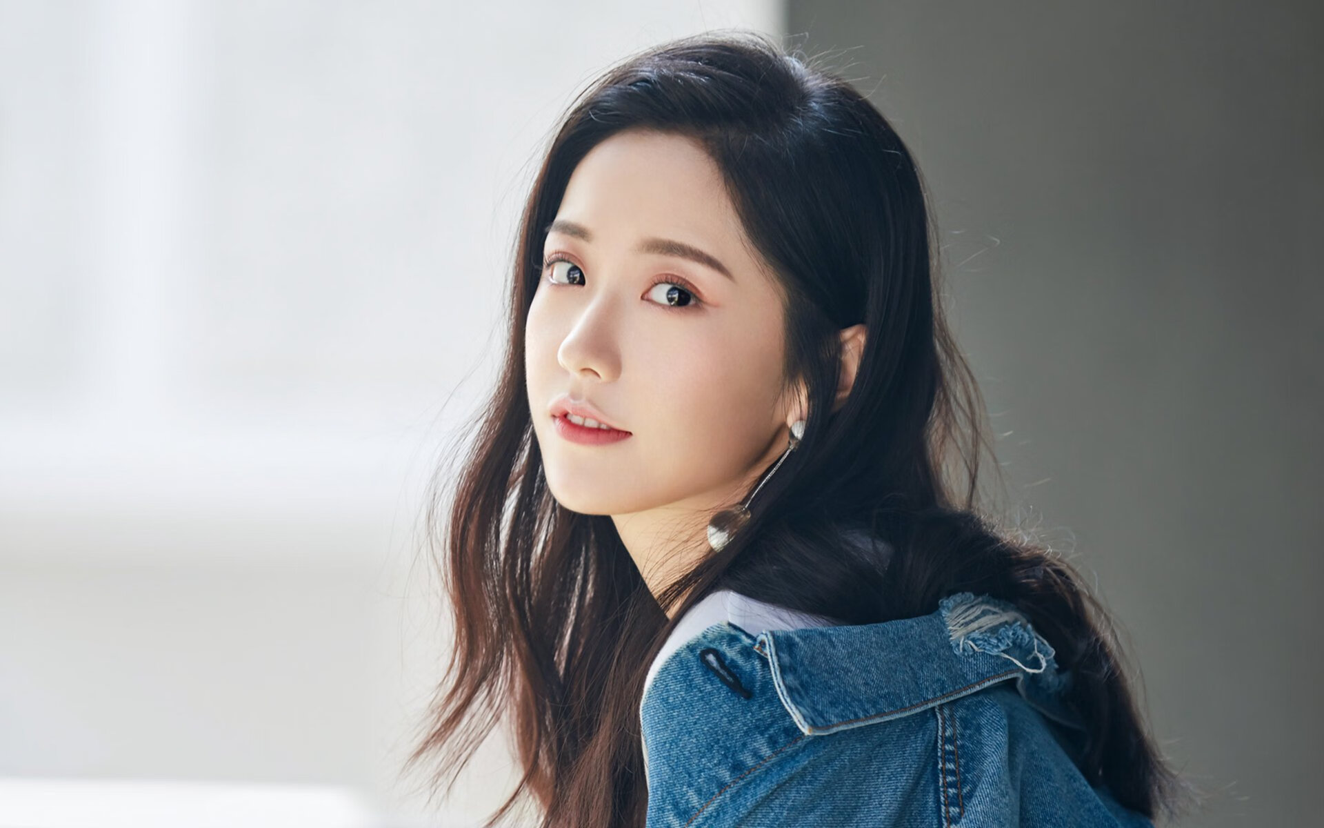 黑白直播网-星光与暗影的对决，哈利伯顿如何在欧冠之夜改写命运