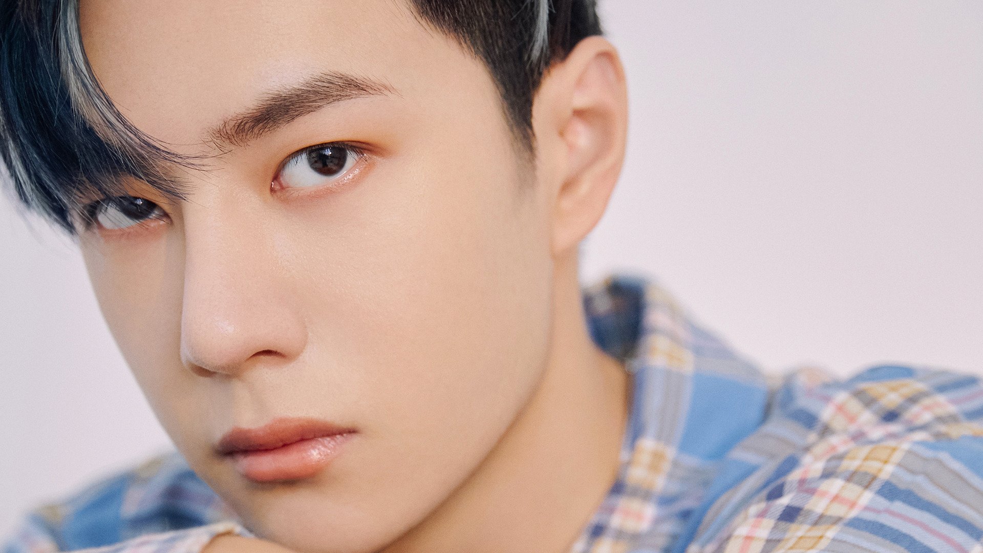 黑白直播免费体育直播-冰火对决！克莱关键战不手软，雄鹿粉碎湖人引热议