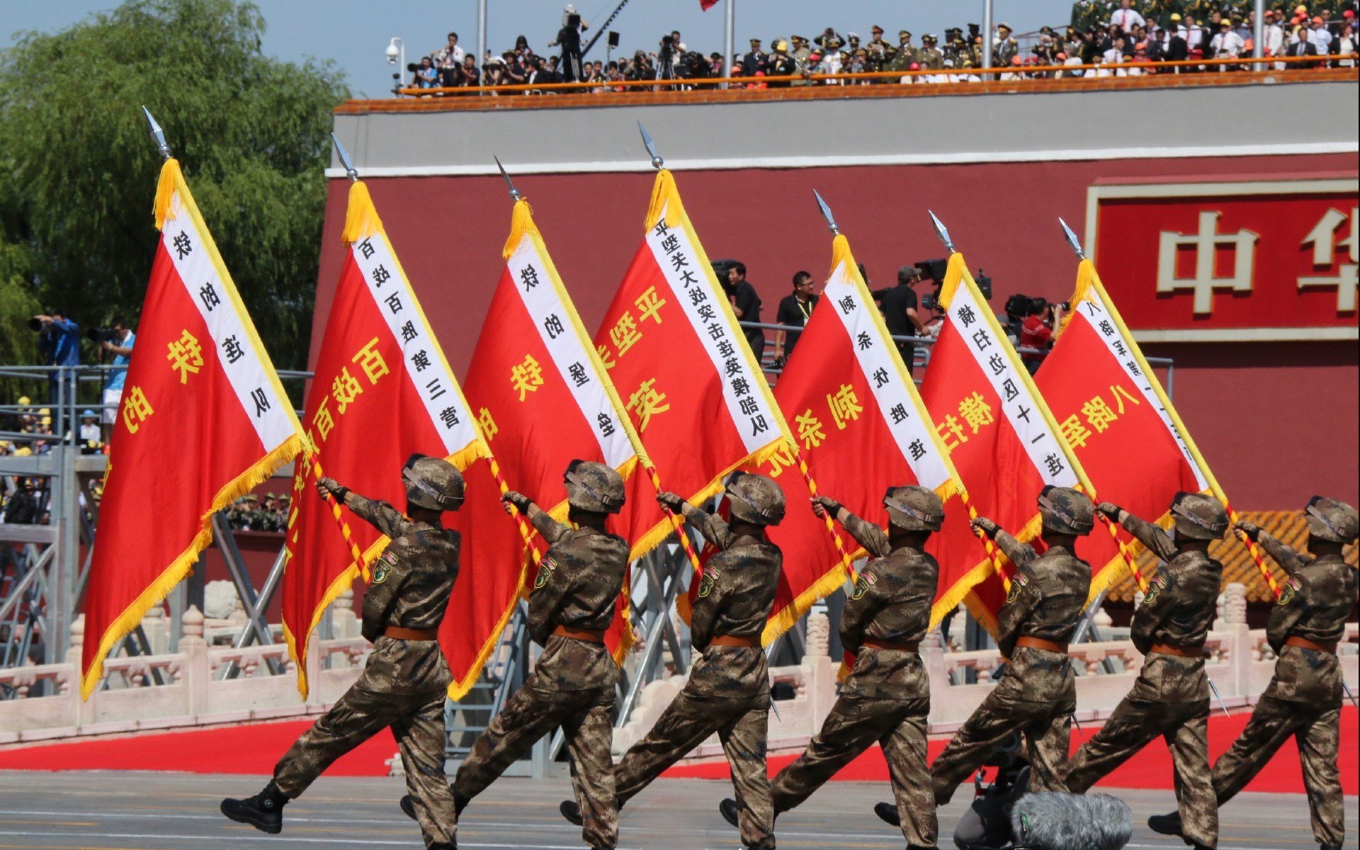 风暴眼中，当加拿大青春洪流冲垮几内亚，C罗在奥运前夜擎起不灭火炬